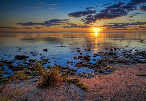 What time is dawn in michigan - Calculations of sunrise and sunset in Michigan – Michigan – USA for April 2024. Generic astronomy calculator to calculate times for sunrise, sunset, moonrise, moonset for many cities, with daylight saving time and time zones taken in account. 